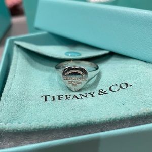 Authentic Return to Tiffany Heart Signet Ring
